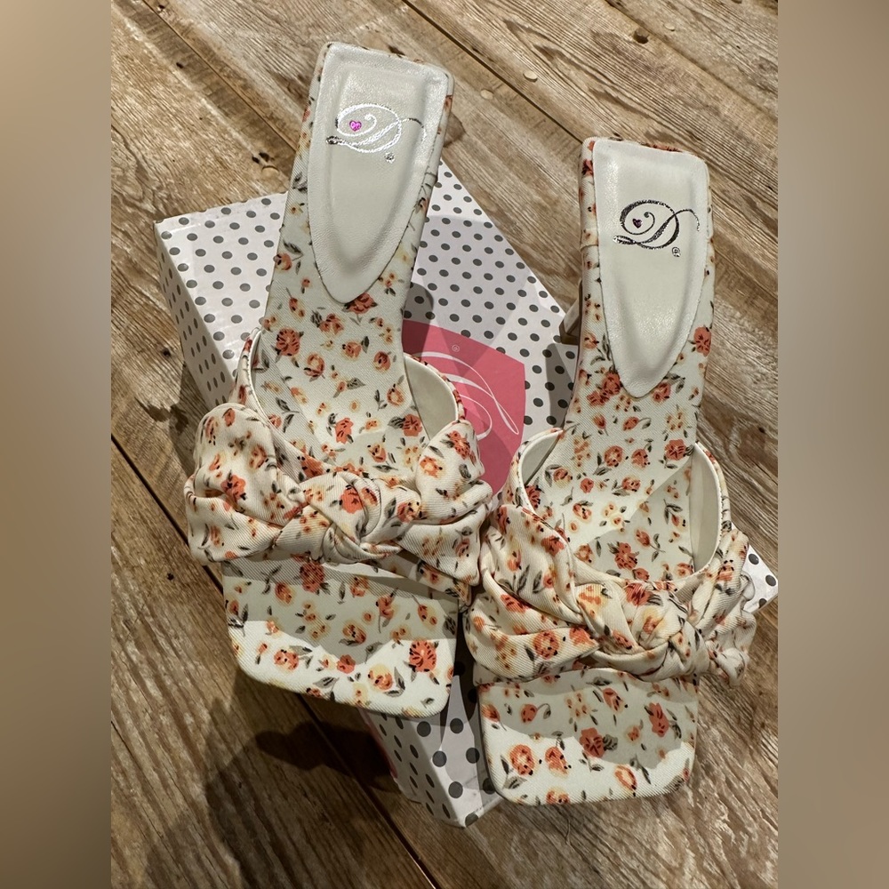 Slip on Bedroom slippers sandals 5.5 My delicious brand From Nanamacs Boutique